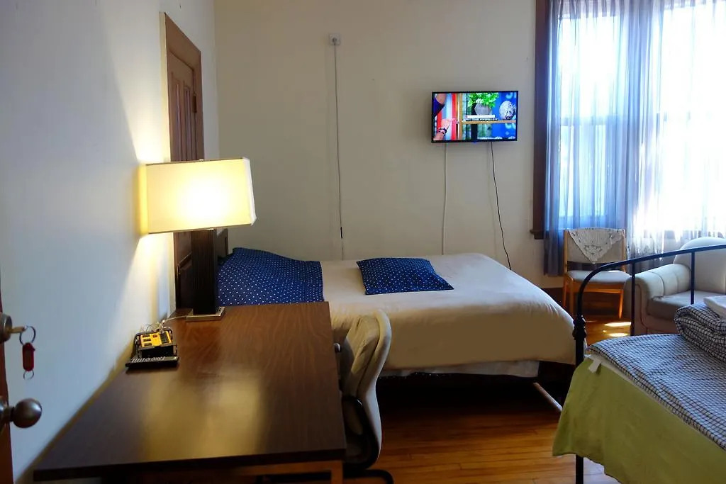 Hotel Bon Soleil Montreal 0*,