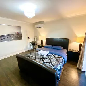 - Affordable With Smart Tv, Shared Kitchen Montreal
