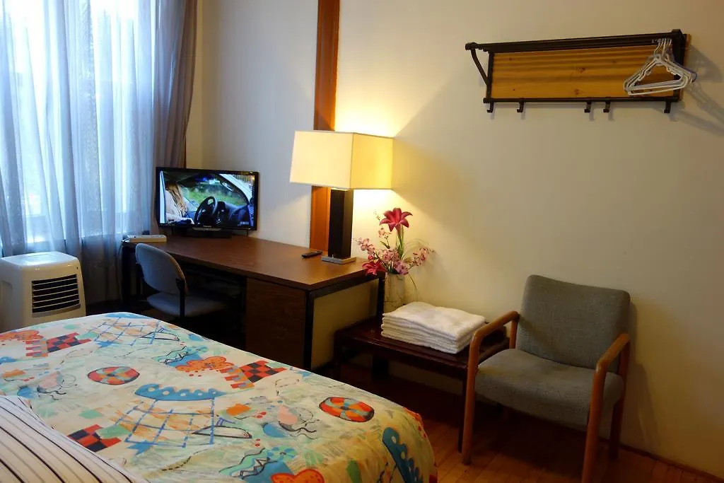 Hotel Bon Soleil Montreal 0*,