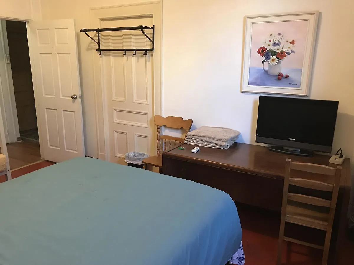 Hotel Bon Soleil Montreal 0*,