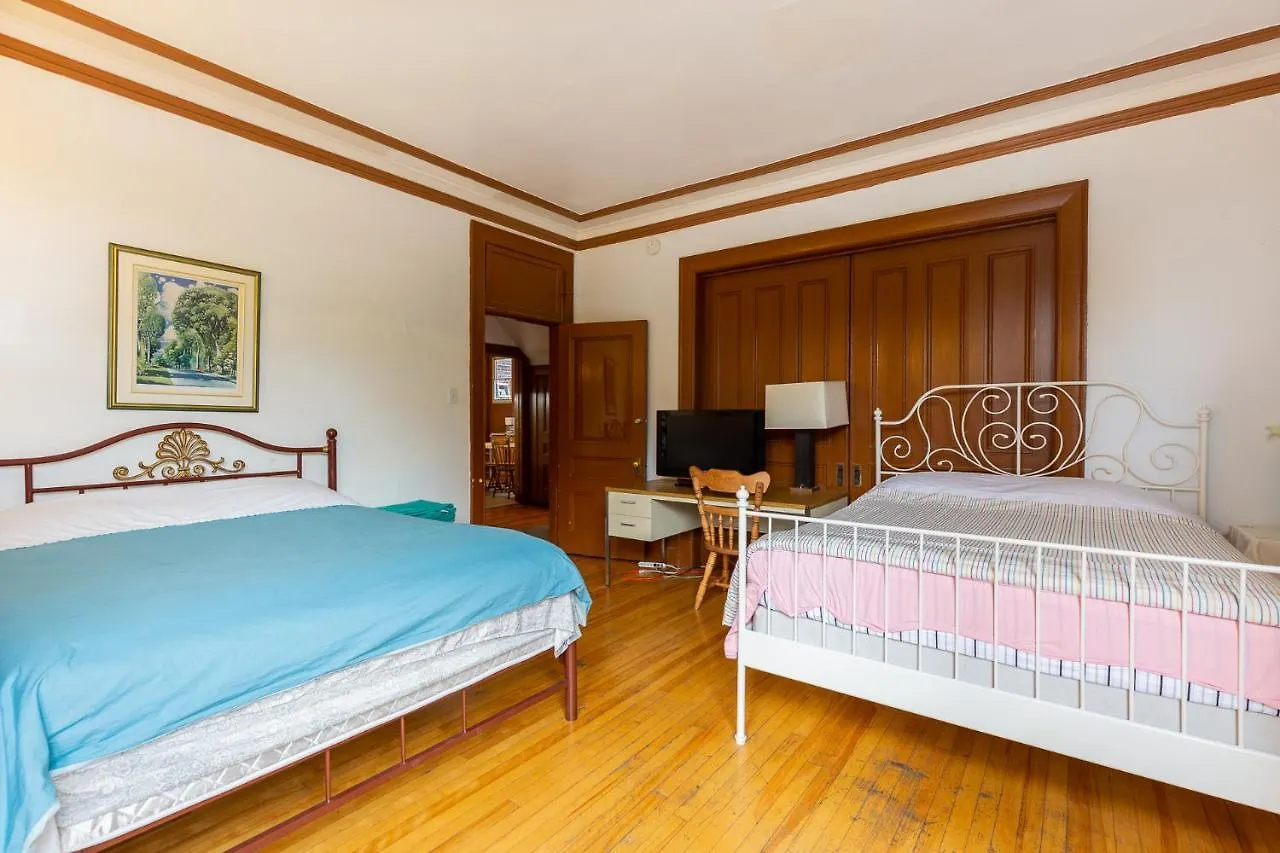 Hotel Bon Soleil Montreal